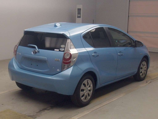 Toyota PRIUS+ 2010